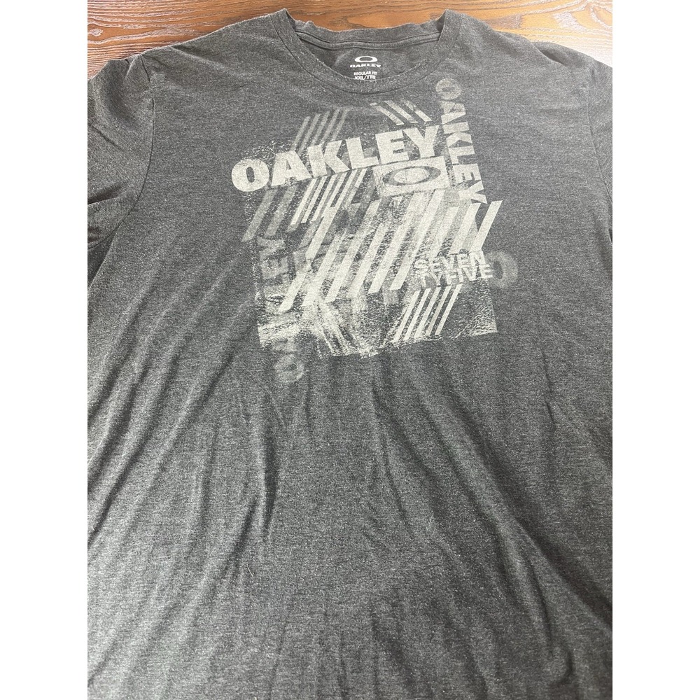 Men's Grey Oakley Size XXL Graphic Tee Distressed Look Short Sleeve